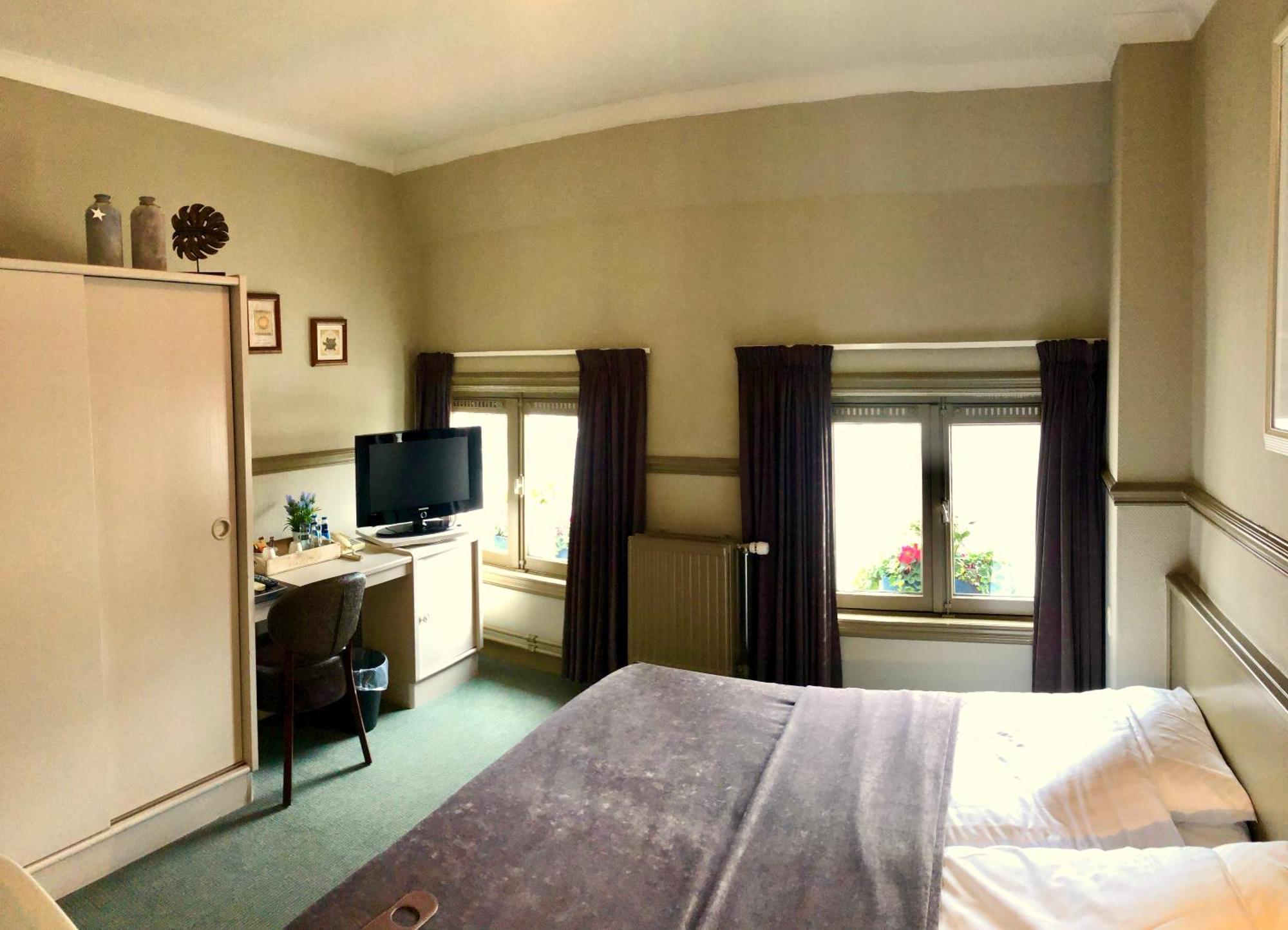 Grand Cafe Hotel De Bourgondier Bergen op Zoom Ngoại thất bức ảnh