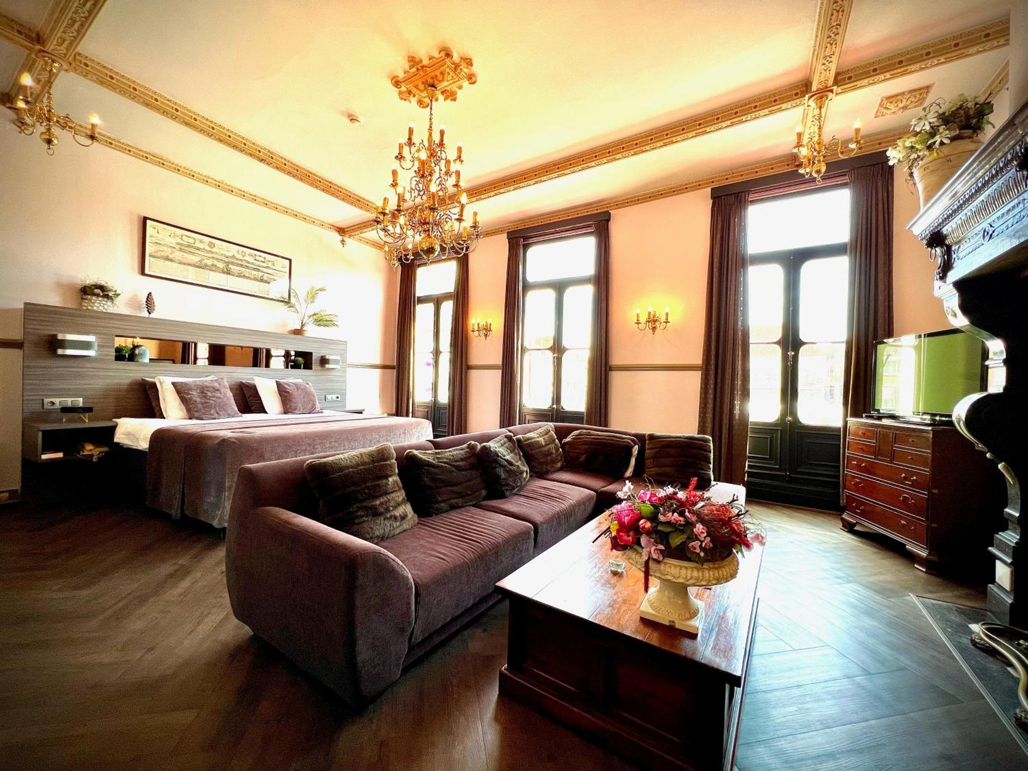 Grand Cafe Hotel De Bourgondier Bergen op Zoom Ngoại thất bức ảnh