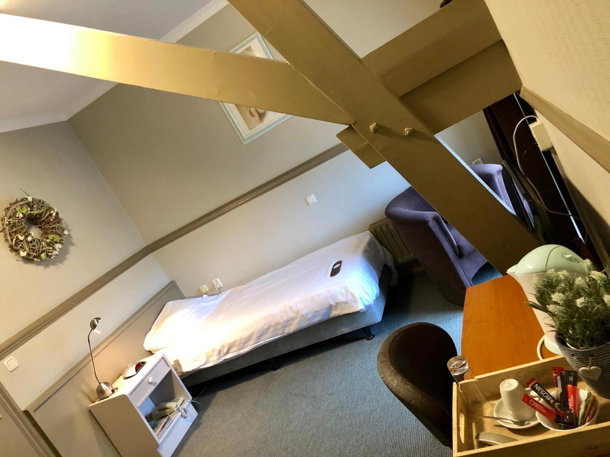 Grand Cafe Hotel De Bourgondier Bergen op Zoom Ngoại thất bức ảnh