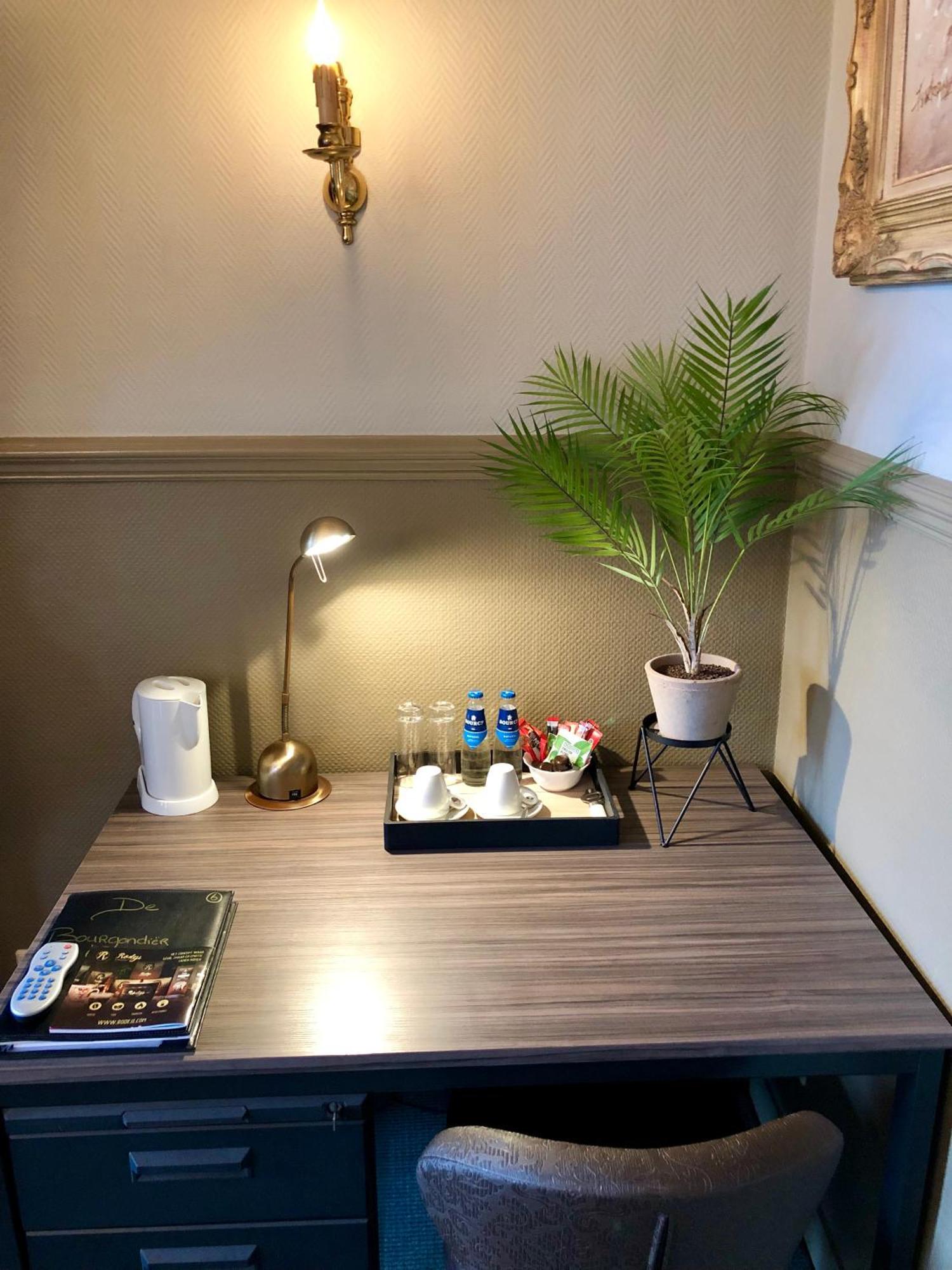 Grand Cafe Hotel De Bourgondier Bergen op Zoom Ngoại thất bức ảnh