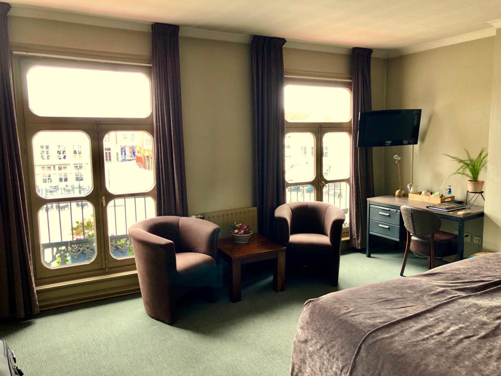 Grand Cafe Hotel De Bourgondier Bergen op Zoom Ngoại thất bức ảnh