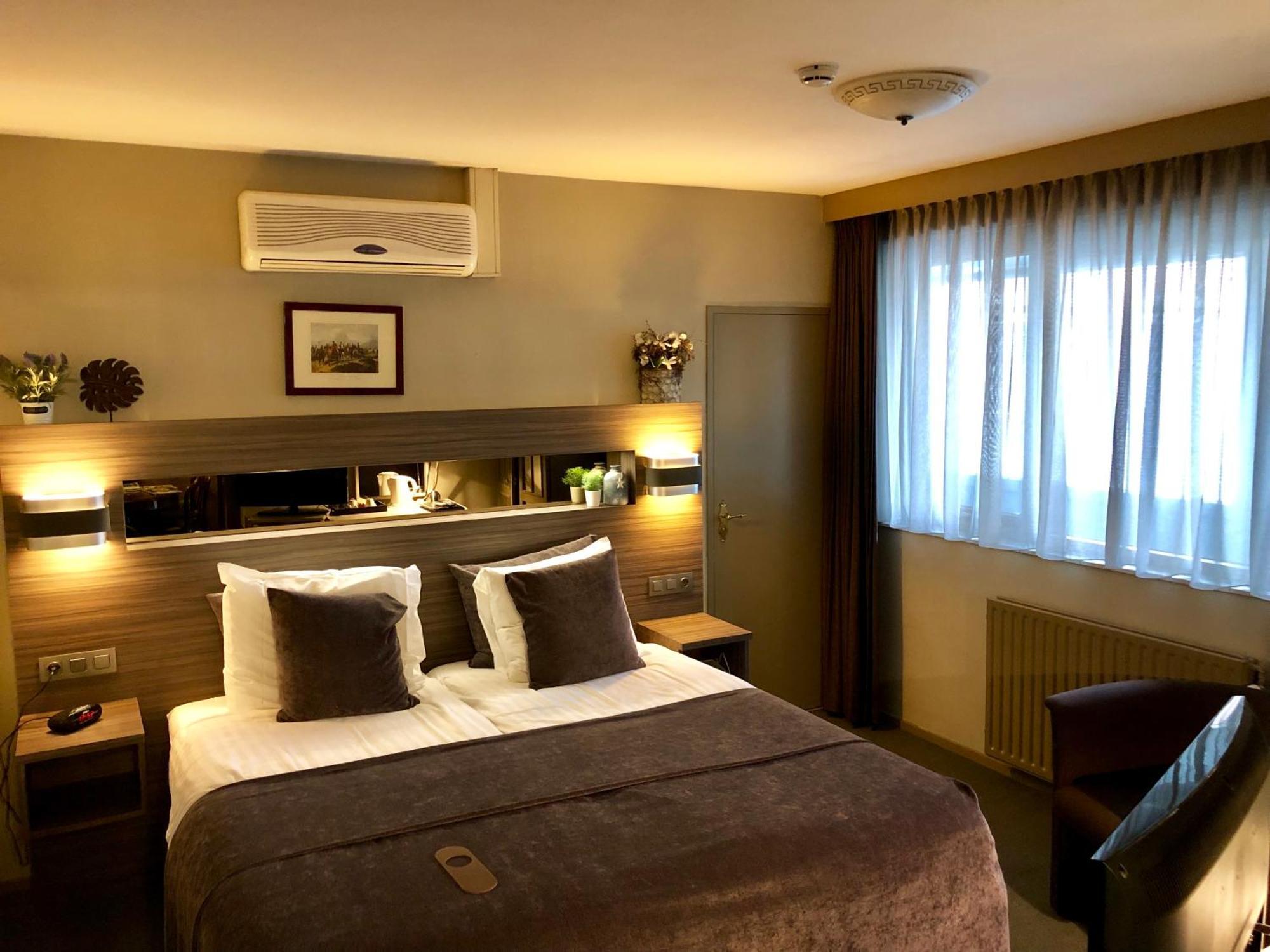 Grand Cafe Hotel De Bourgondier Bergen op Zoom Ngoại thất bức ảnh