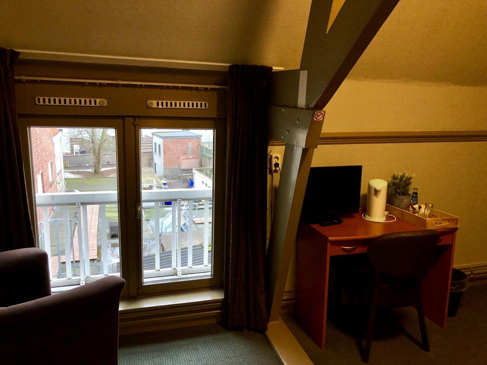 Grand Cafe Hotel De Bourgondier Bergen op Zoom Ngoại thất bức ảnh