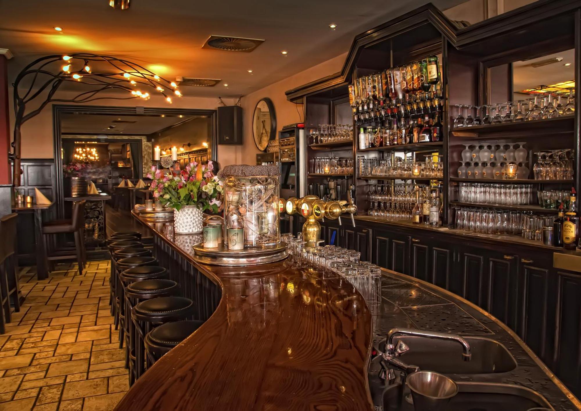 Grand Cafe Hotel De Bourgondier Bergen op Zoom Ngoại thất bức ảnh